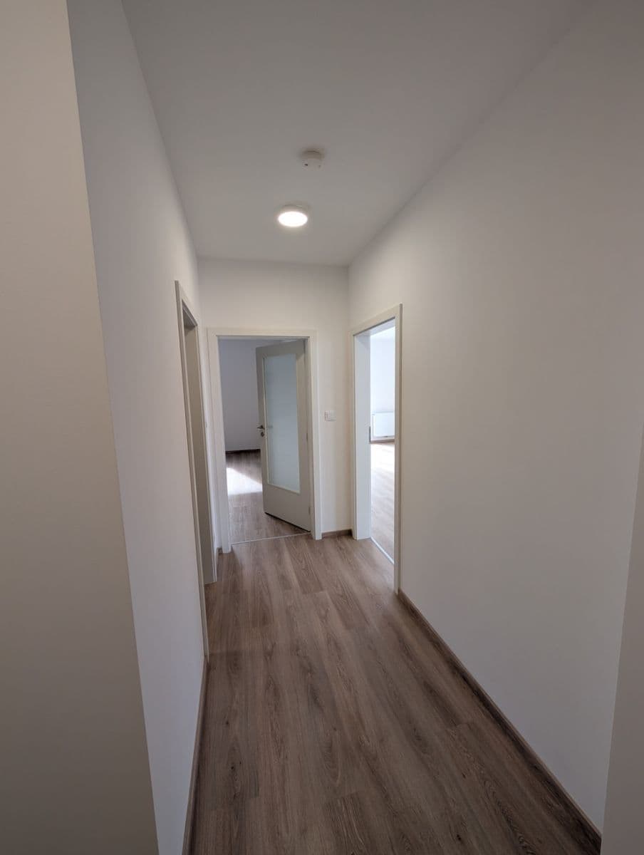 Pronájem bytu 2+kk 52 m², U Sportovní školy, Pardubice, Pardubický kraj Pronájem bytu 2+kk 52 m², U Sportovní školy, Pardubice, Pardubický kraj