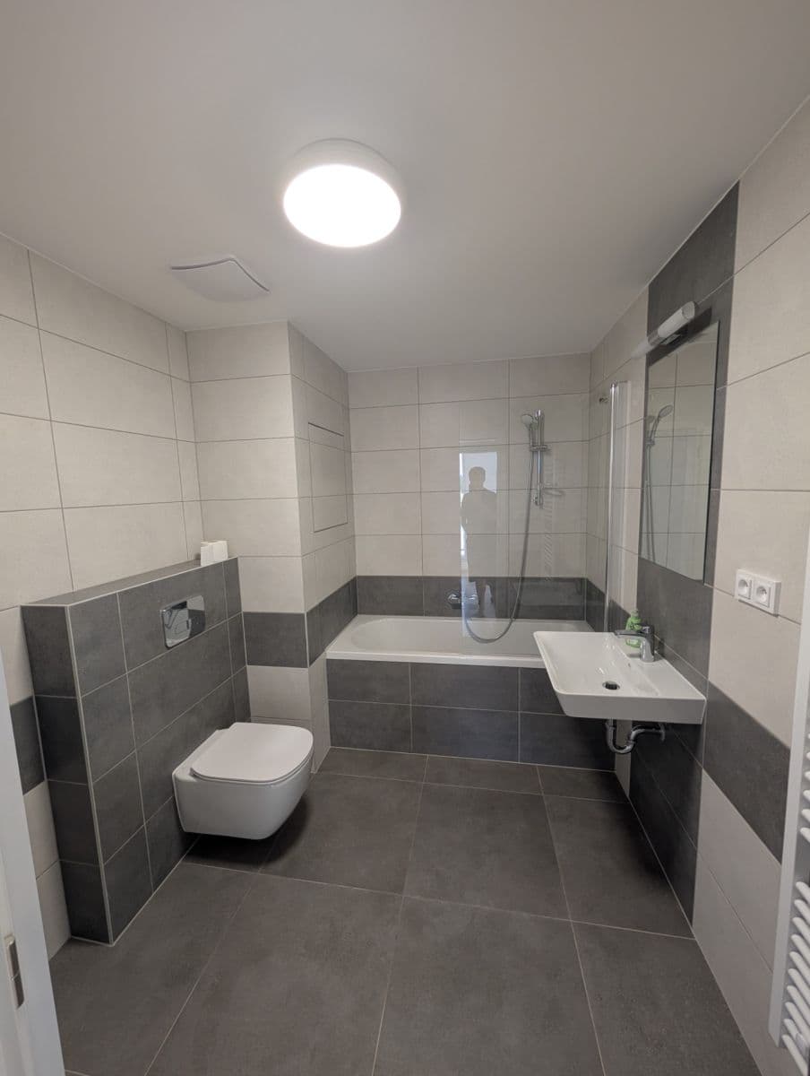 Pronájem bytu 2+kk 52 m², U Sportovní školy, Pardubice, Pardubický kraj Pronájem bytu 2+kk 52 m², U Sportovní školy, Pardubice, Pardubický kraj