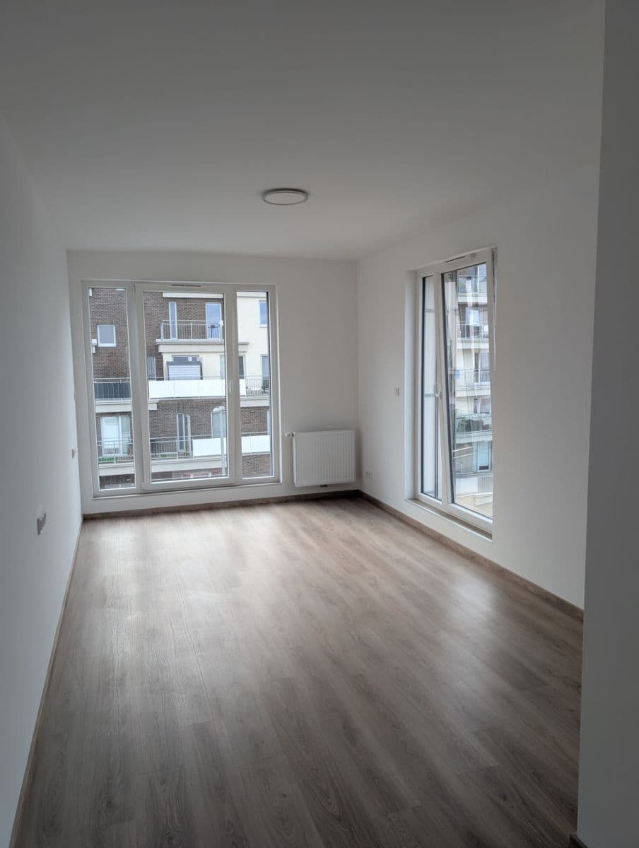 Pronájem bytu 2+kk 52 m², U Sportovní školy, Pardubice, Pardubický kraj Pronájem bytu 2+kk 52 m², U Sportovní školy, Pardubice, Pardubický kraj