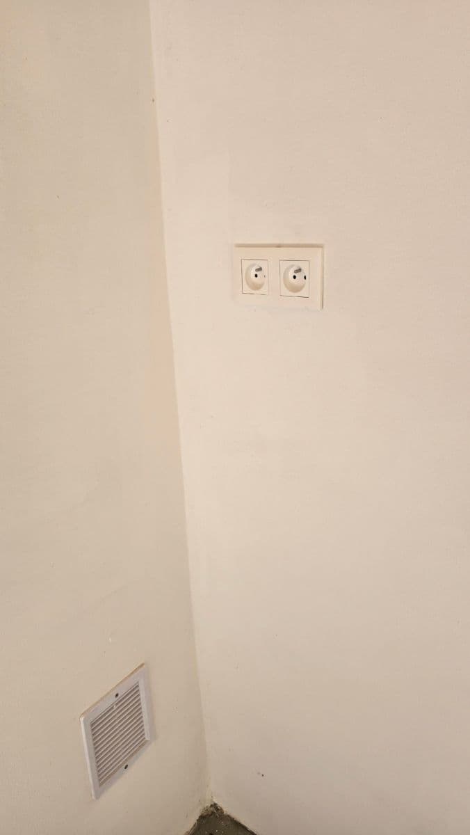 Pronájem garáže 19 m², Ostrov, Karlovarský kraj Pronájem garáže 19 m², Ostrov, Karlovarský kraj