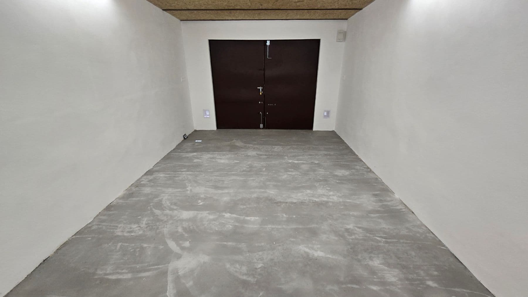 Pronájem garáže 19 m², Ostrov, Karlovarský kraj Pronájem garáže 19 m², Ostrov, Karlovarský kraj