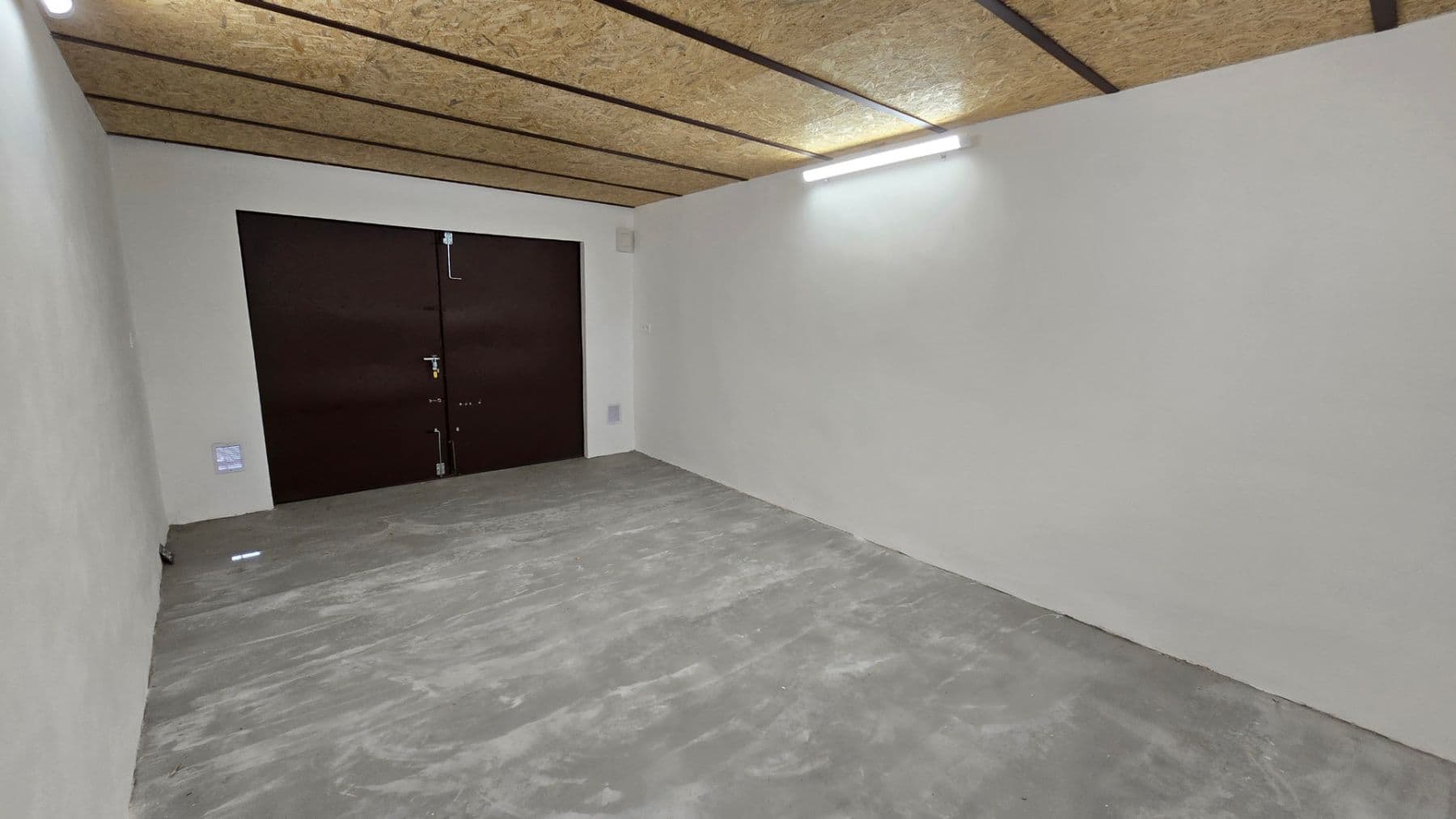 Pronájem garáže 19 m², Ostrov, Karlovarský kraj Pronájem garáže 19 m², Ostrov, Karlovarský kraj
