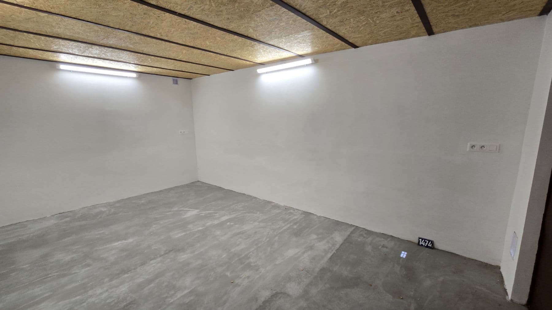 Pronájem garáže 19 m², Ostrov, Karlovarský kraj Pronájem garáže 19 m², Ostrov, Karlovarský kraj