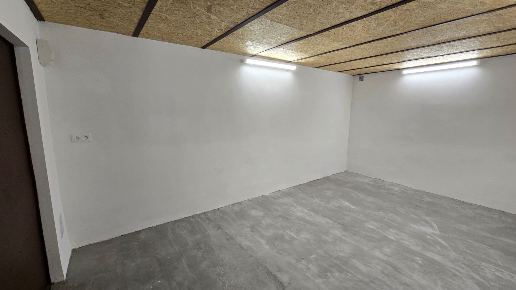 Pronájem garáže 19 m², Ostrov, Karlovarský kraj Pronájem garáže 19 m², Ostrov, Karlovarský kraj