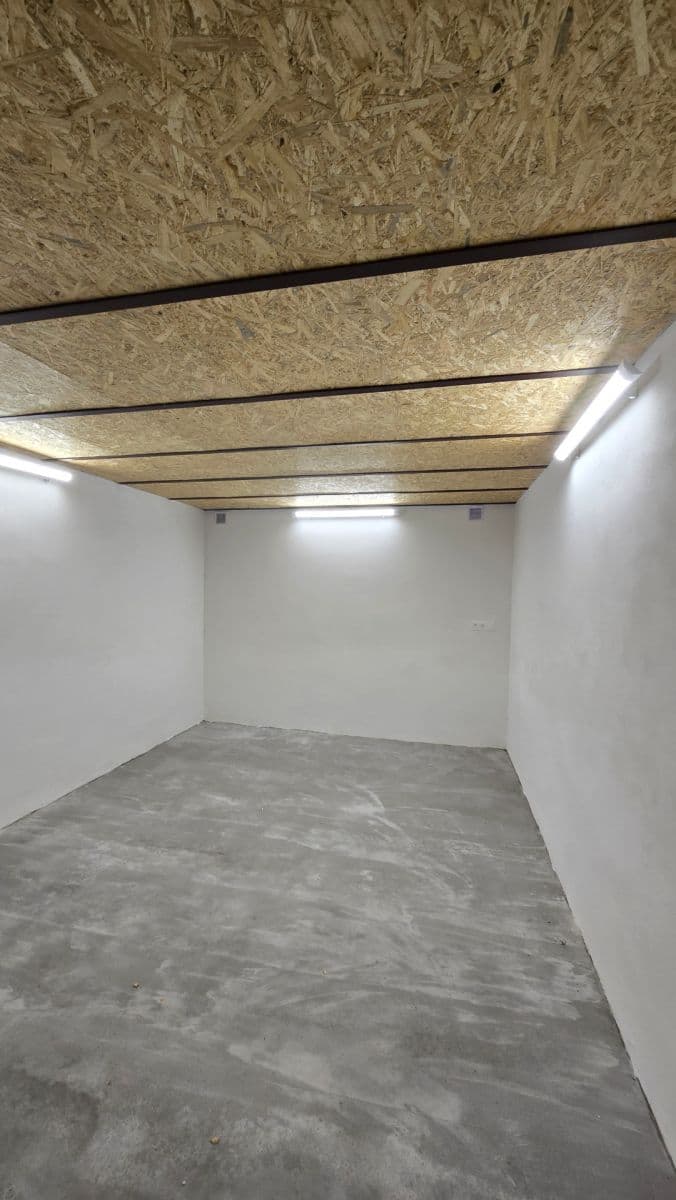 Pronájem garáže 19 m², Ostrov, Karlovarský kraj Pronájem garáže 19 m², Ostrov, Karlovarský kraj