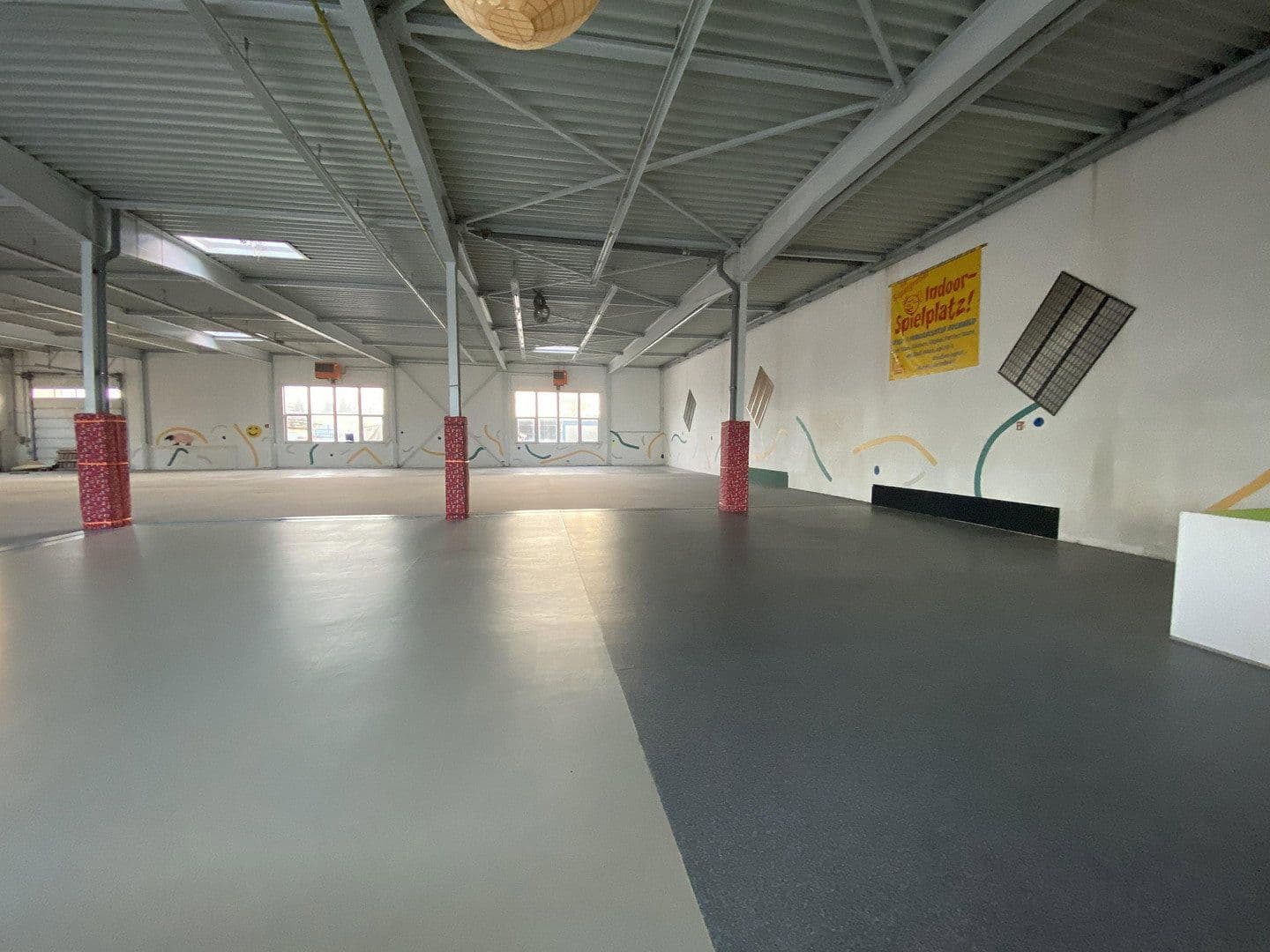 Pronájem nebytového prostoru 1.400 m², Groß-Bieberau, Hessen Pronájem nebytového prostoru 1.400 m², Groß-Bieberau, Hessen