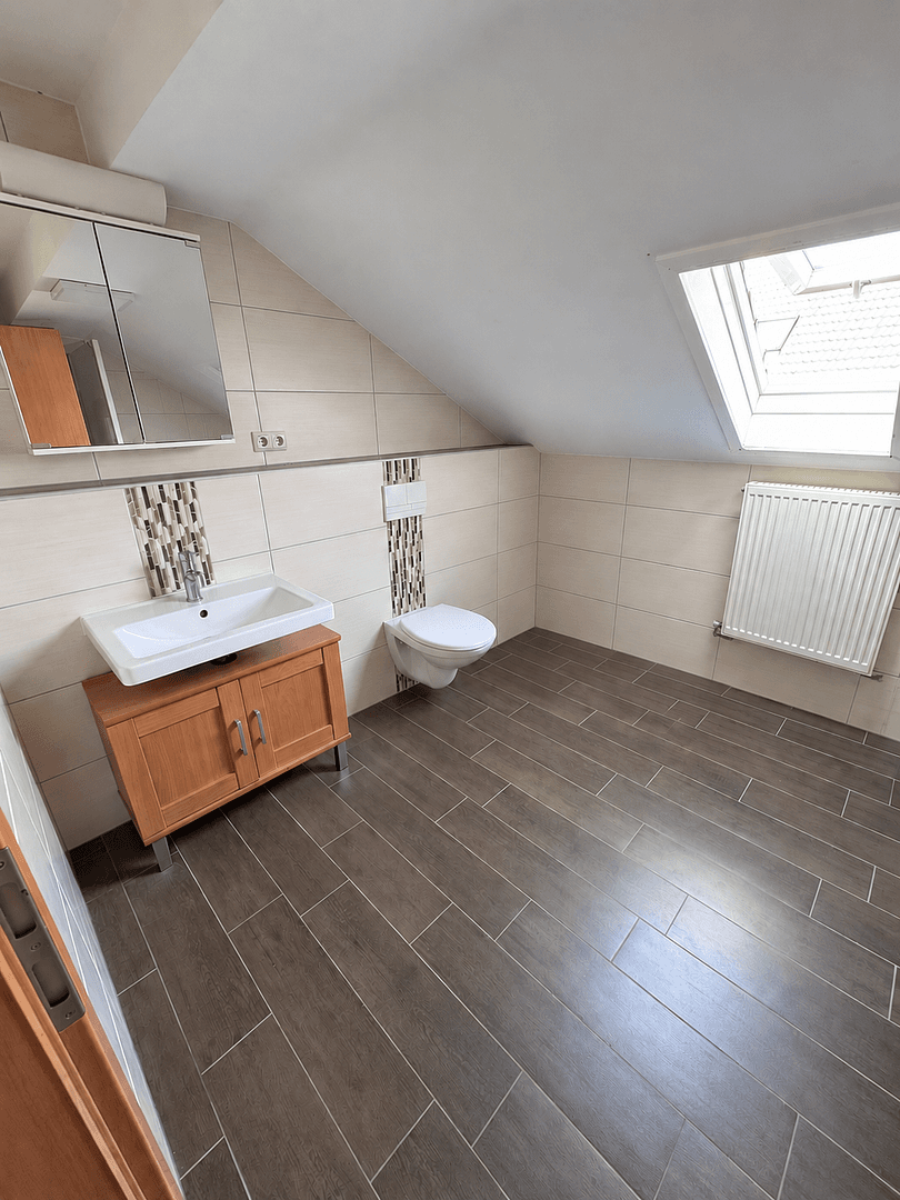 Pronájem bytu 3+kk 90 m², Kasseler Straße 9, Reiskirchen, Hessen Pronájem bytu 3+kk 90 m², Kasseler Straße 9, Reiskirchen, Hessen