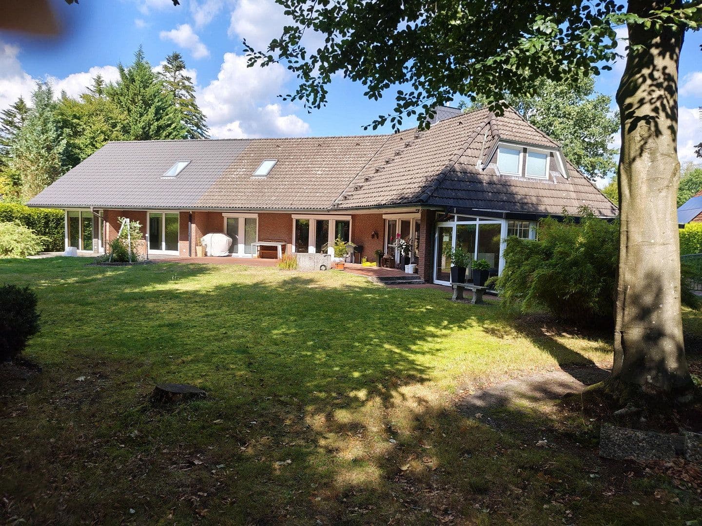 Prodej domu 298 m², pozemek 2.605 m², Jesteburg, Dolní Sasko Prodej domu 298 m², pozemek 2.605 m², Jesteburg, Dolní Sasko