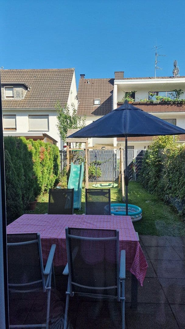 Prodej domu 143 m², pozemek 225 m², Rösrath, Severní Porýní-Vestfálsko Prodej domu 143 m², pozemek 225 m², Rösrath, Severní Porýní-Vestfálsko