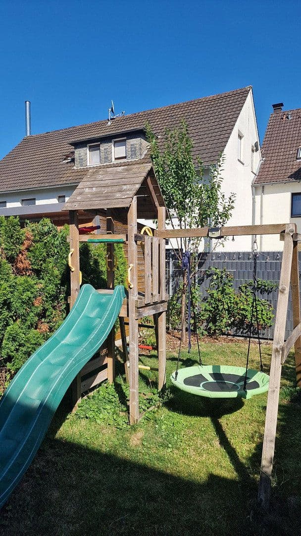 Prodej domu 143 m², pozemek 225 m², Rösrath, Severní Porýní-Vestfálsko Prodej domu 143 m², pozemek 225 m², Rösrath, Severní Porýní-Vestfálsko