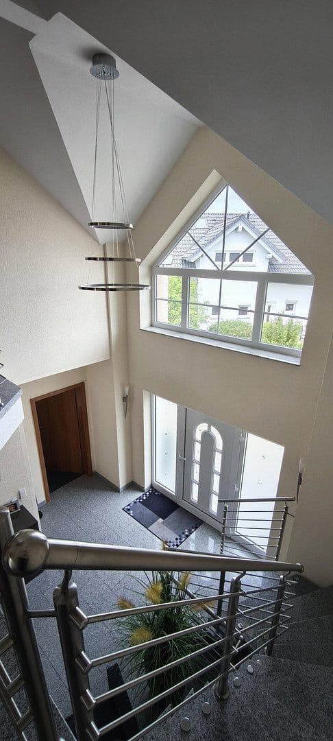 Prodej domu 215 m², pozemek 516 m², Neuenstadt am Kocher, Bádensko-Württembersko Prodej domu 215 m², pozemek 516 m², Neuenstadt am Kocher, Bádensko-Württembersko