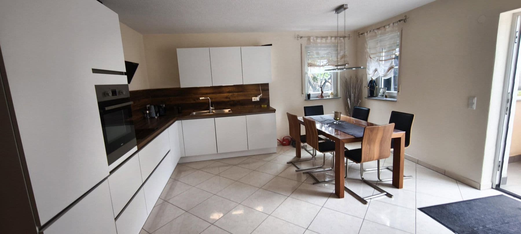 Prodej domu 215 m², pozemek 516 m², Neuenstadt am Kocher, Bádensko-Württembersko Prodej domu 215 m², pozemek 516 m², Neuenstadt am Kocher, Bádensko-Württembersko