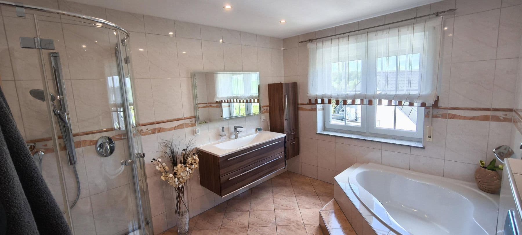 Prodej domu 215 m², pozemek 516 m², Neuenstadt am Kocher, Bádensko-Württembersko Prodej domu 215 m², pozemek 516 m², Neuenstadt am Kocher, Bádensko-Württembersko