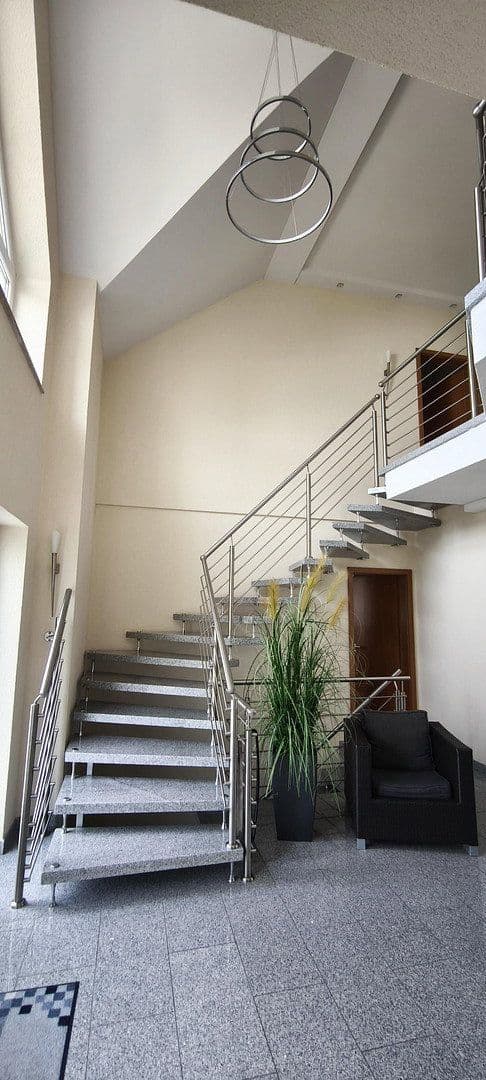 Prodej domu 215 m², pozemek 516 m², Neuenstadt am Kocher, Bádensko-Württembersko Prodej domu 215 m², pozemek 516 m², Neuenstadt am Kocher, Bádensko-Württembersko