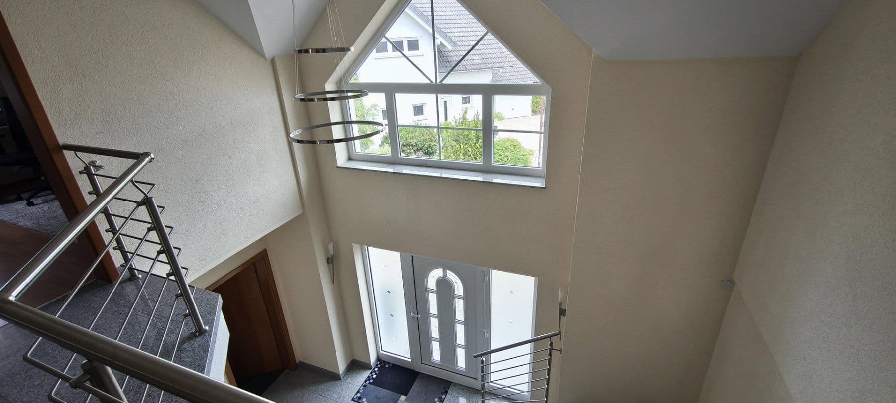 Prodej domu 215 m², pozemek 516 m², Neuenstadt am Kocher, Bádensko-Württembersko Prodej domu 215 m², pozemek 516 m², Neuenstadt am Kocher, Bádensko-Württembersko