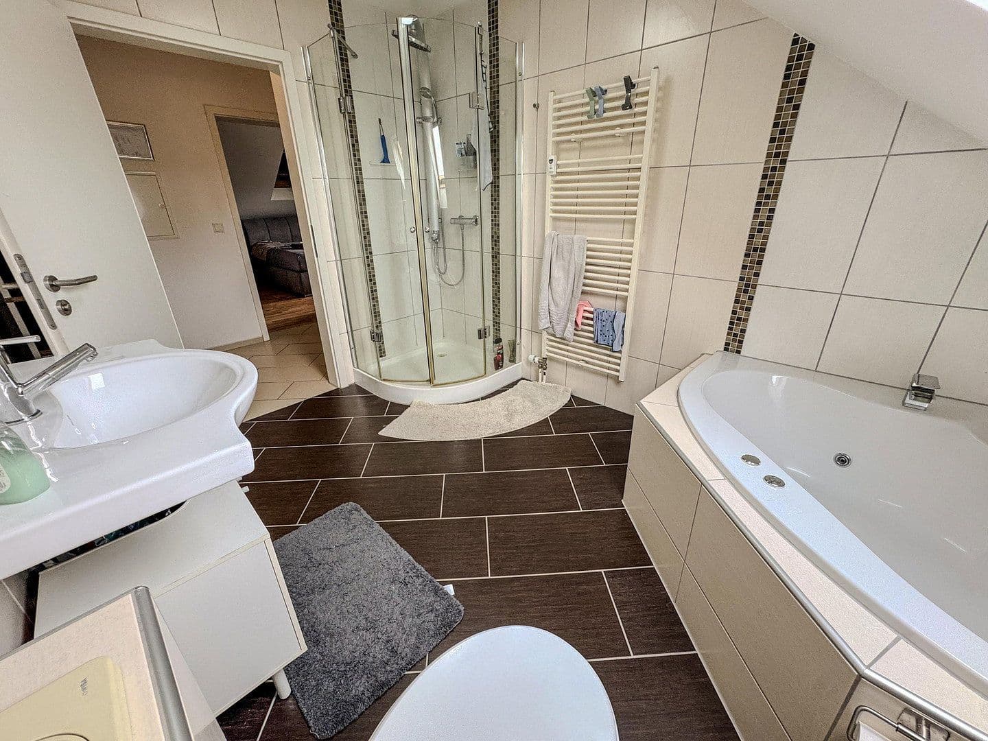 Pronájem bytu 4+1 101 m², Raiffeisenstr. 13, Dormitz, Bavorsko Pronájem bytu 4+1 101 m², Raiffeisenstr. 13, Dormitz, Bavorsko