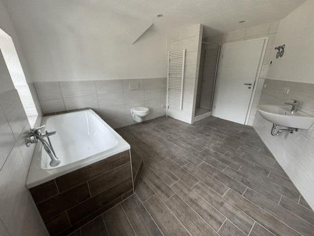 Pronájem bytu 5+1 140 m², Zwickauer Straße 483, Chemnitz, Sasko Pronájem bytu 5+1 140 m², Zwickauer Straße 483, Chemnitz, Sasko