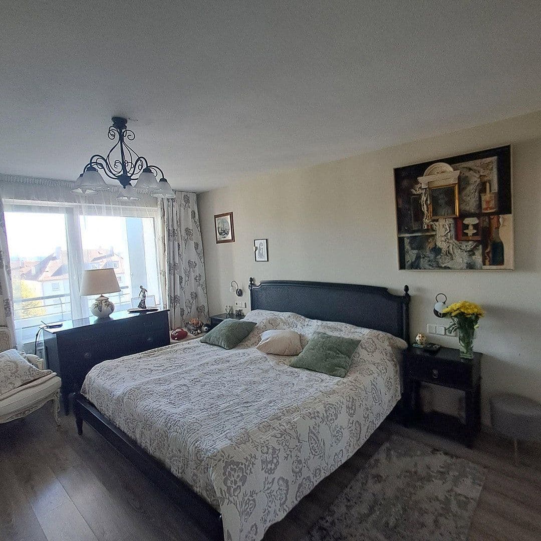 Prodej bytu 4+kk 117 m², Stuttgart, Bádensko-Württembersko Prodej bytu 4+kk 117 m², Stuttgart, Bádensko-Württembersko
