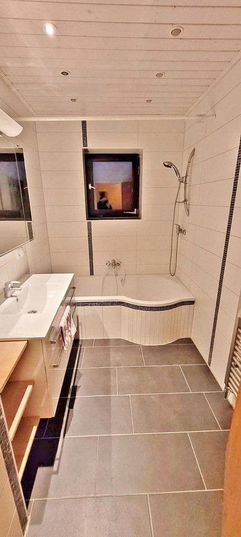 Pronájem bytu 4+1 97 m², Austr. 6, Fischach, Bavorsko Pronájem bytu 4+1 97 m², Austr. 6, Fischach, Bavorsko