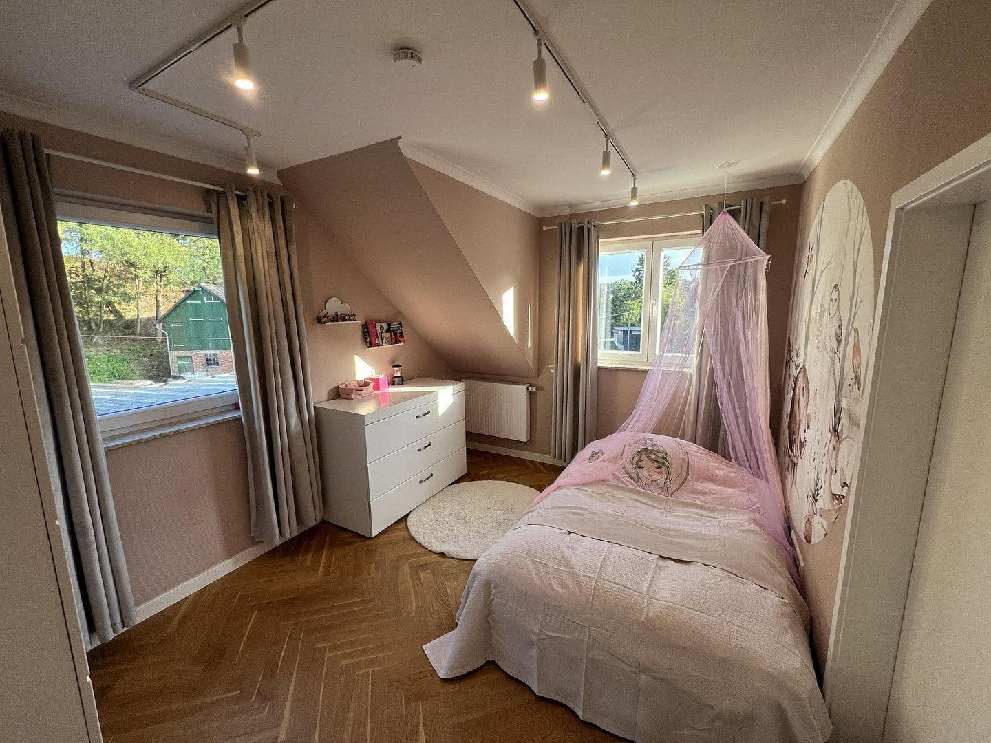 Prodej domu 301 m², pozemek 1.047 m², An der Silberkuhle 5, Reichshof, Severní Porýní-Vestfálsko Prodej domu 301 m², pozemek 1.047 m², An der Silberkuhle 5, Reichshof, Severní Porýní-Vestfálsko