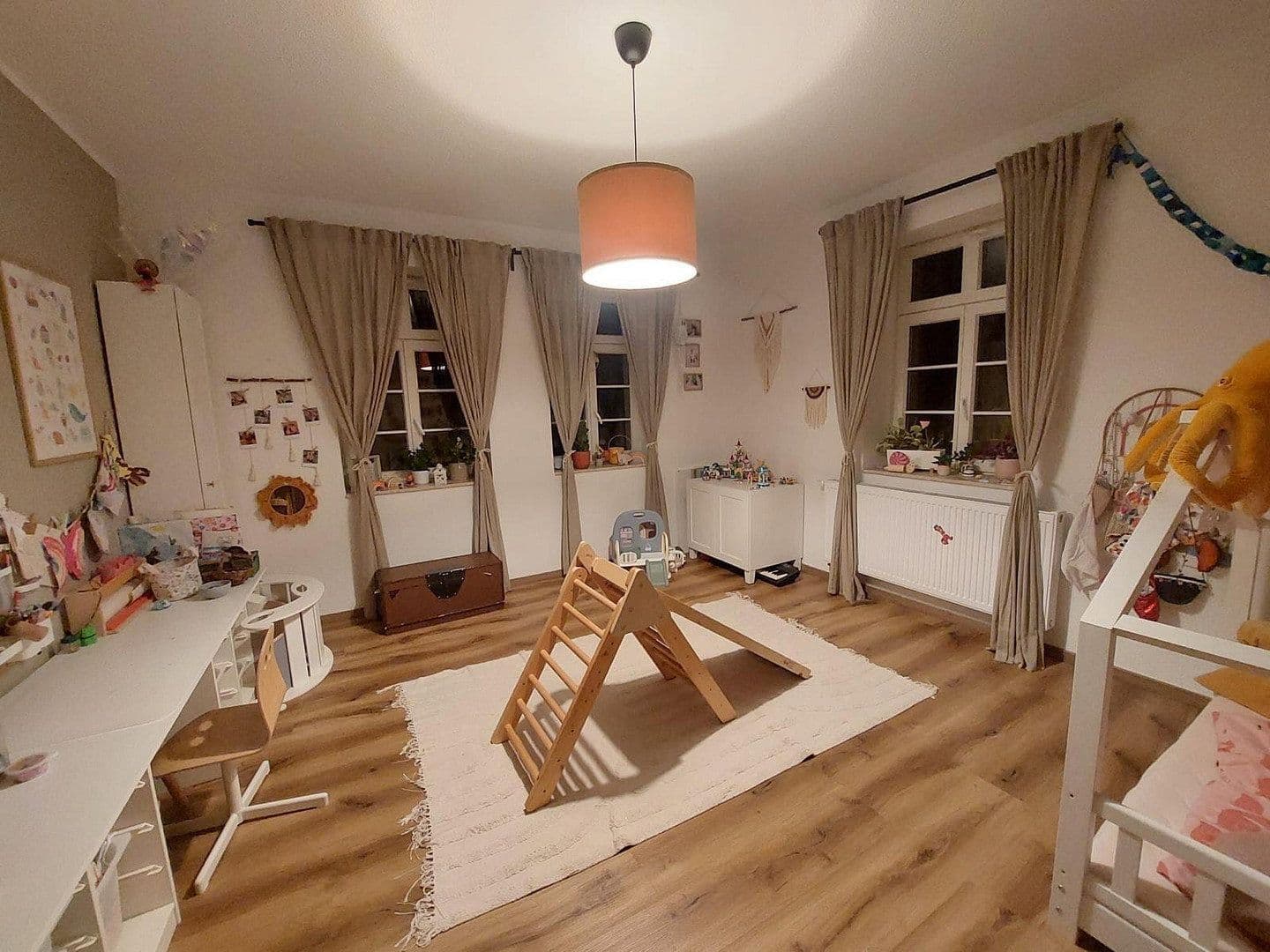 Pronájem bytu 6+1 160 m², Zwickauer Straße 481, Chemnitz, Sasko Pronájem bytu 6+1 160 m², Zwickauer Straße 481, Chemnitz, Sasko