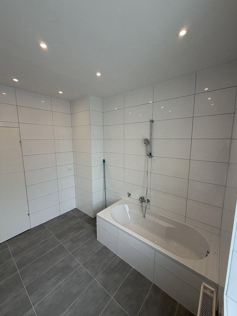 Pronájem bytu 3+1 81 m², Wirsungstraße 21, Augsburg, Bavorsko Pronájem bytu 3+1 81 m², Wirsungstraße 21, Augsburg, Bavorsko