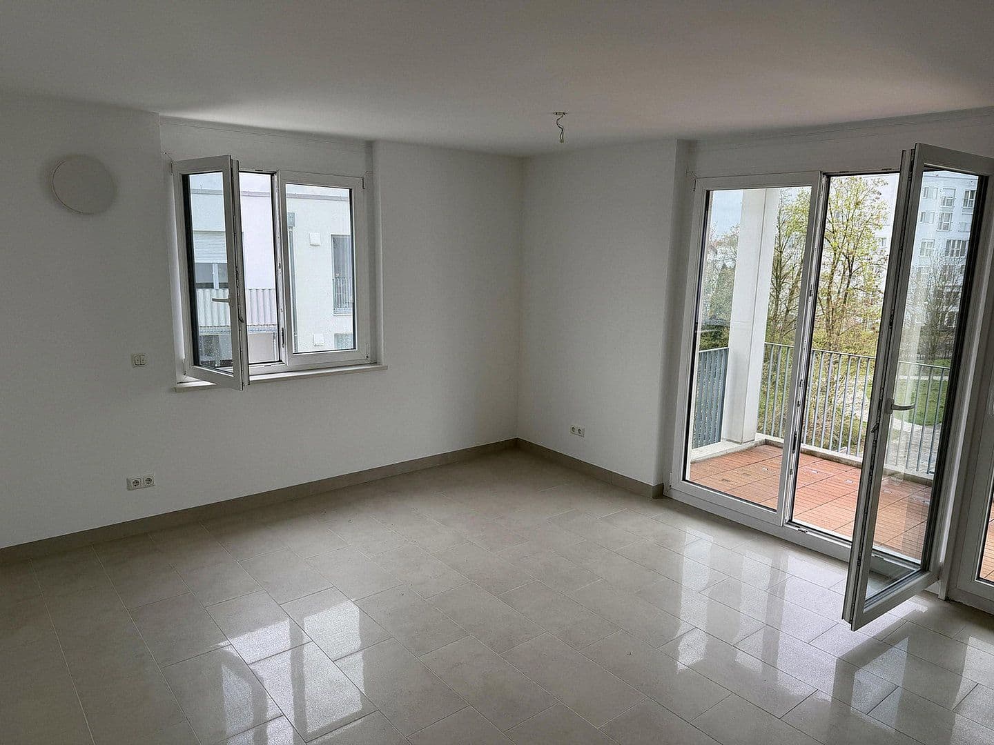 Pronájem bytu 2+1 60 m², Theresienbogen 23, Unterschleißheim, Bavorsko Pronájem bytu 2+1 60 m², Theresienbogen 23, Unterschleißheim, Bavorsko