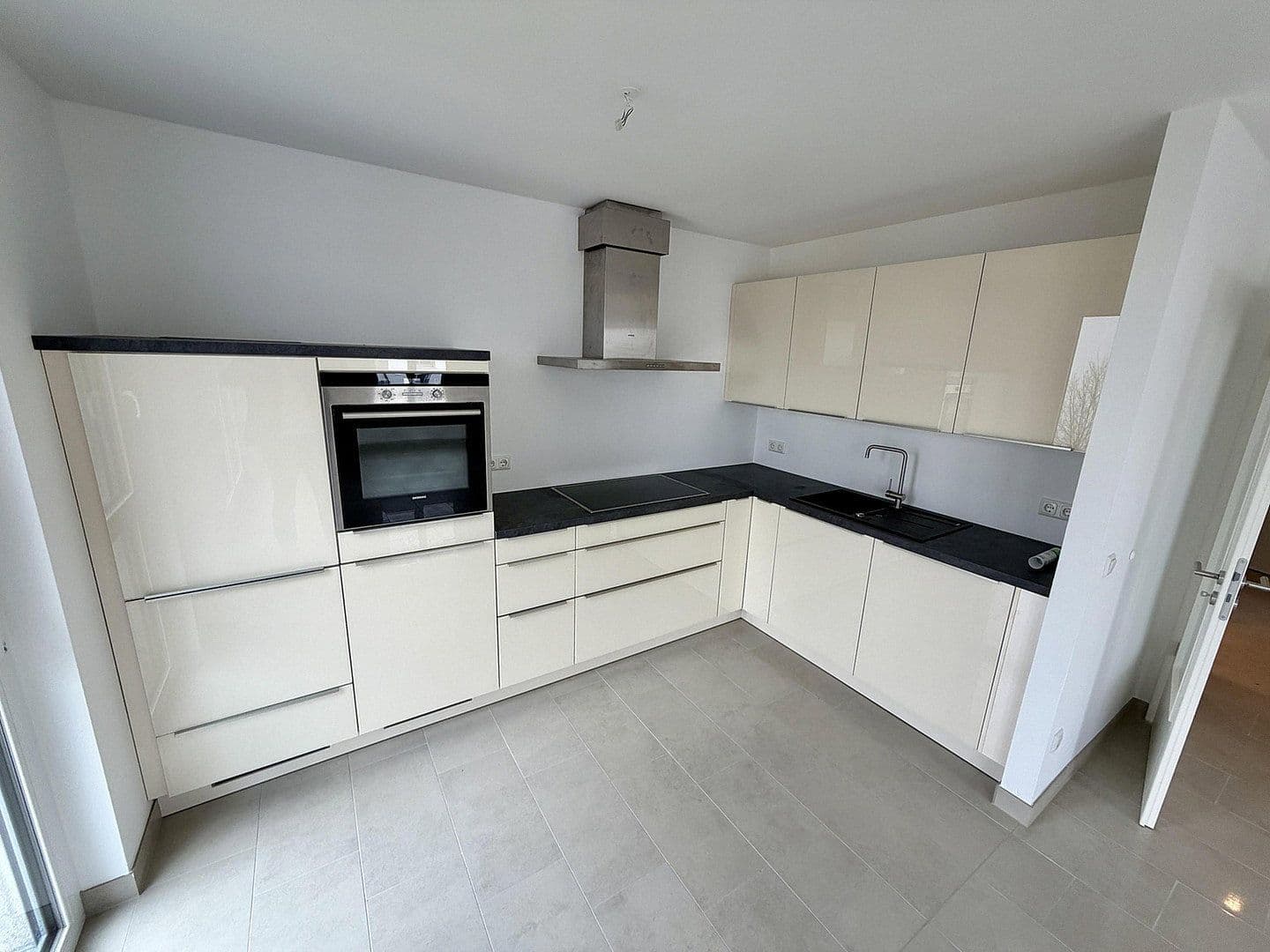 Pronájem bytu 2+1 60 m², Theresienbogen 23, Unterschleißheim, Bavorsko Pronájem bytu 2+1 60 m², Theresienbogen 23, Unterschleißheim, Bavorsko