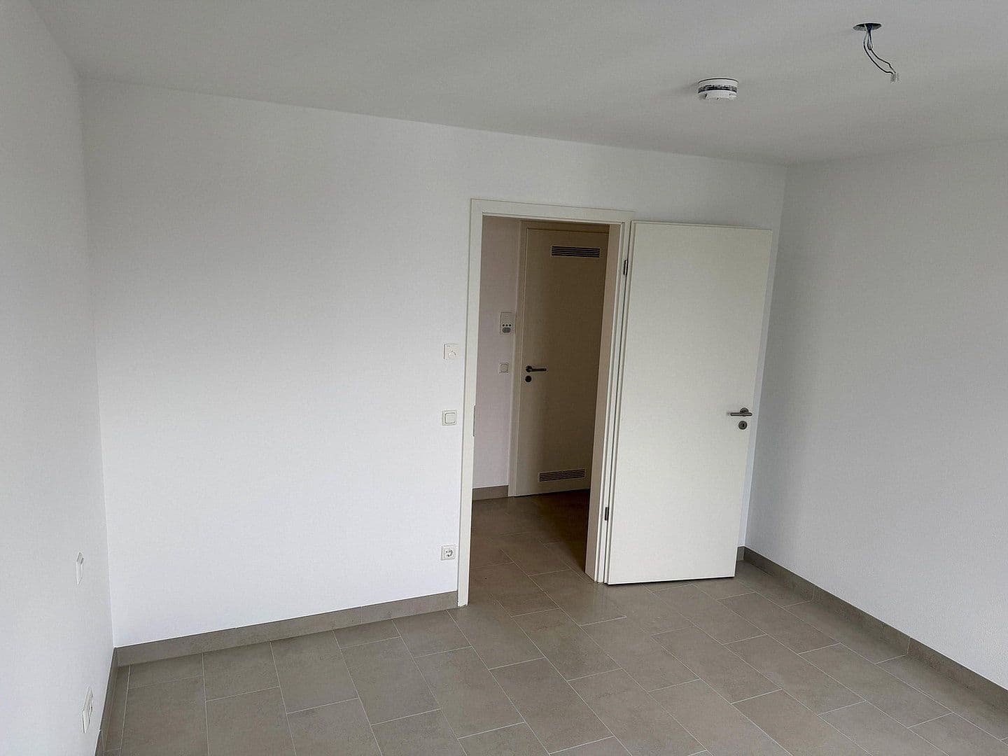 Pronájem bytu 2+1 60 m², Theresienbogen 23, Unterschleißheim, Bavorsko Pronájem bytu 2+1 60 m², Theresienbogen 23, Unterschleißheim, Bavorsko