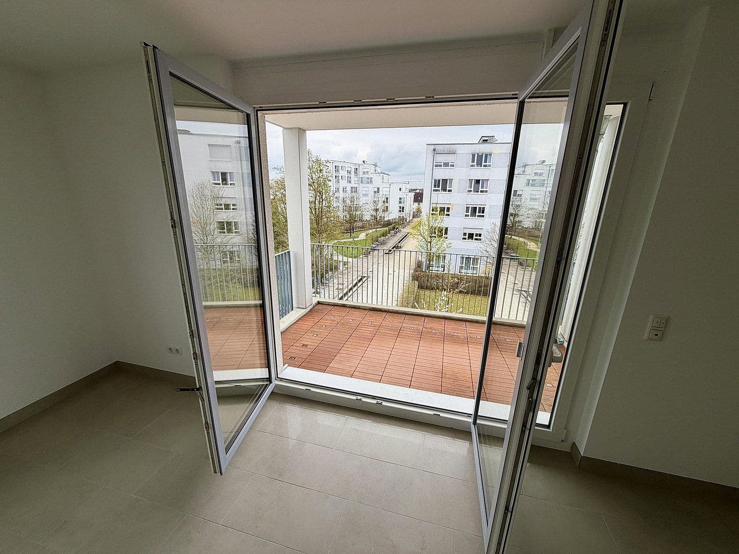 Pronájem bytu 2+1 60 m², Theresienbogen 23, Unterschleißheim, Bavorsko Pronájem bytu 2+1 60 m², Theresienbogen 23, Unterschleißheim, Bavorsko
