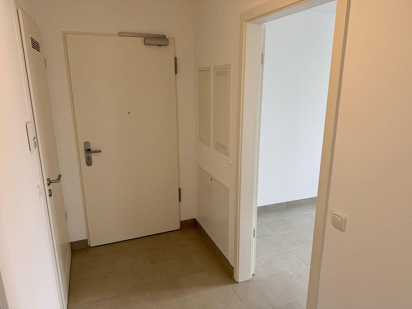 Pronájem bytu 2+1 60 m², Theresienbogen 23, Unterschleißheim, Bavorsko Pronájem bytu 2+1 60 m², Theresienbogen 23, Unterschleißheim, Bavorsko