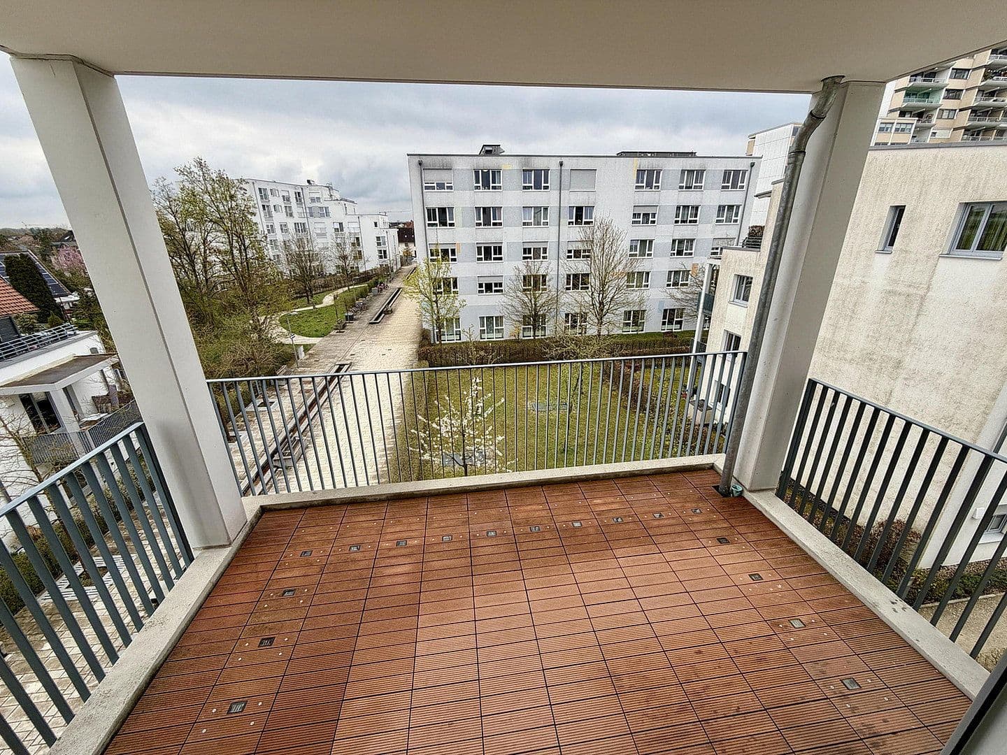 Pronájem bytu 2+1 60 m², Theresienbogen 23, Unterschleißheim, Bavorsko Pronájem bytu 2+1 60 m², Theresienbogen 23, Unterschleißheim, Bavorsko