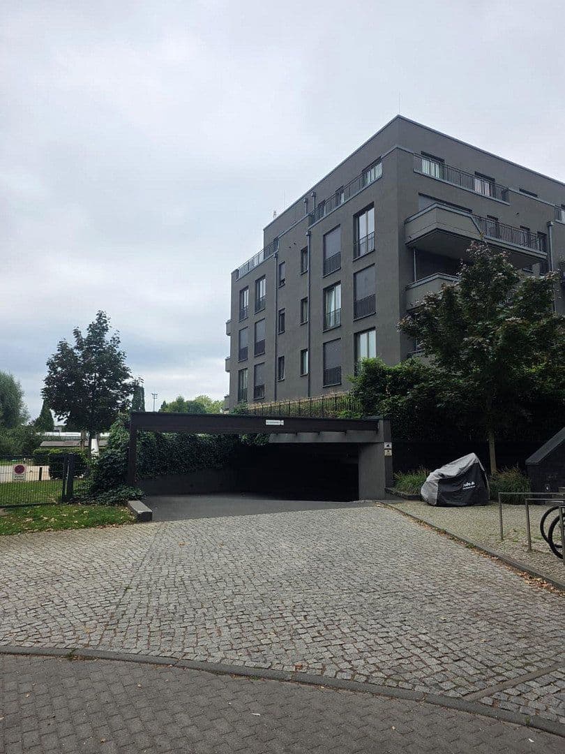 Pronájem garáže, Alt-Stralau 44, Berlin, Berlín Pronájem garáže, Alt-Stralau 44, Berlin, Berlín
