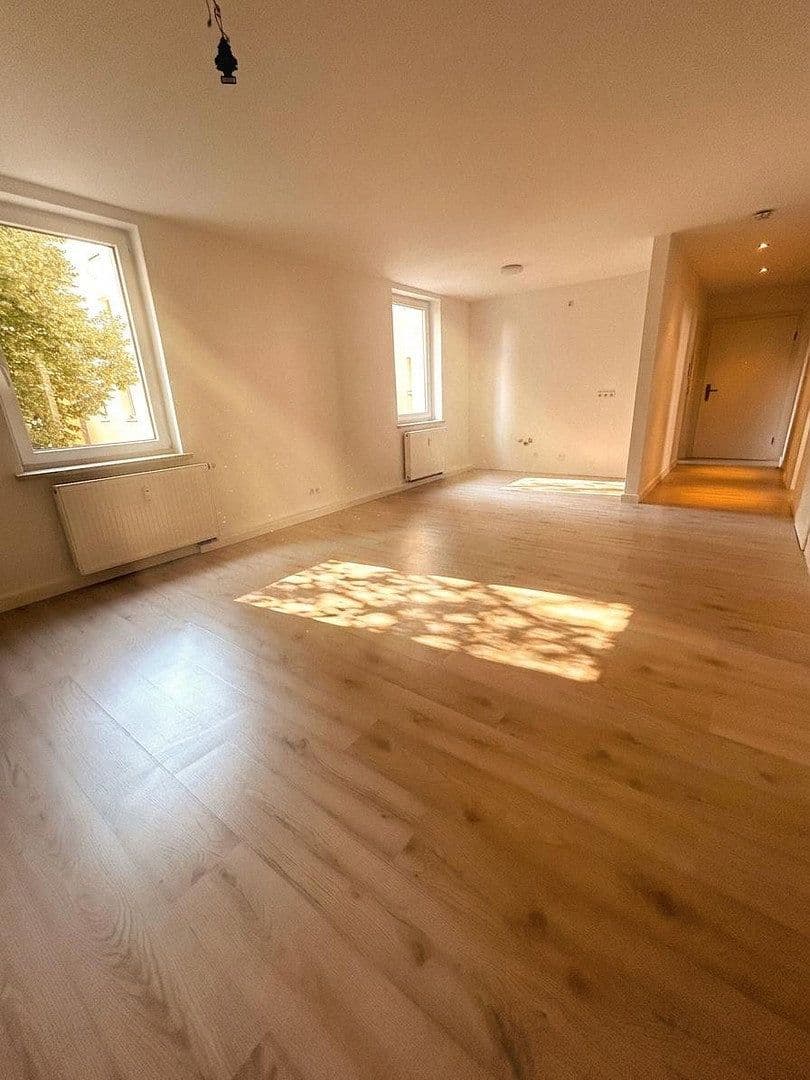 Pronájem bytu 4+1 88 m², Bernburger Straße 16, Dessau-Roßlau, Sasko-Anhaltsko Pronájem bytu 4+1 88 m², Bernburger Straße 16, Dessau-Roßlau, Sasko-Anhaltsko