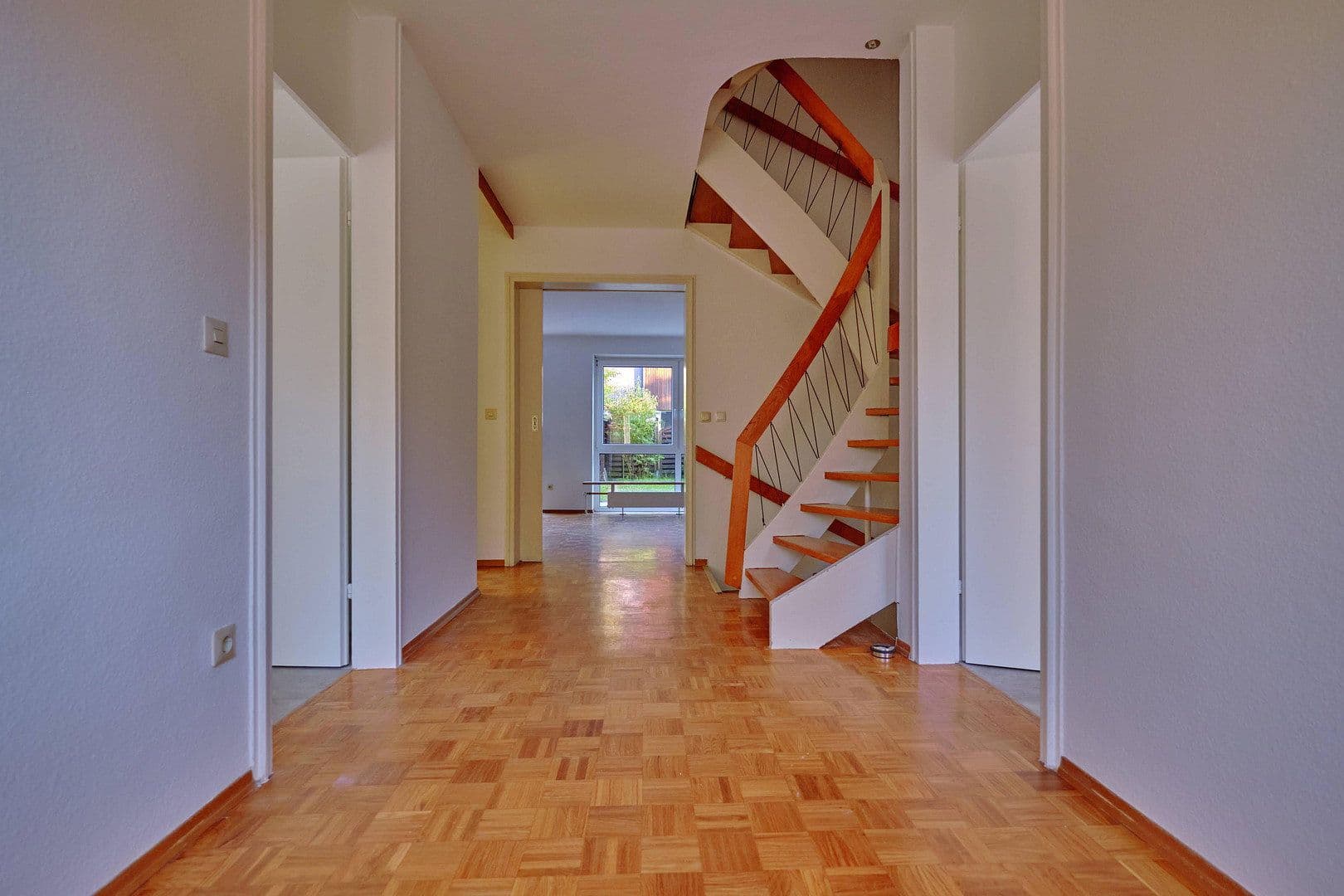 Pronájem domu 125 m², pozemek 149 m², München, Bavorsko Pronájem domu 125 m², pozemek 149 m², München, Bavorsko