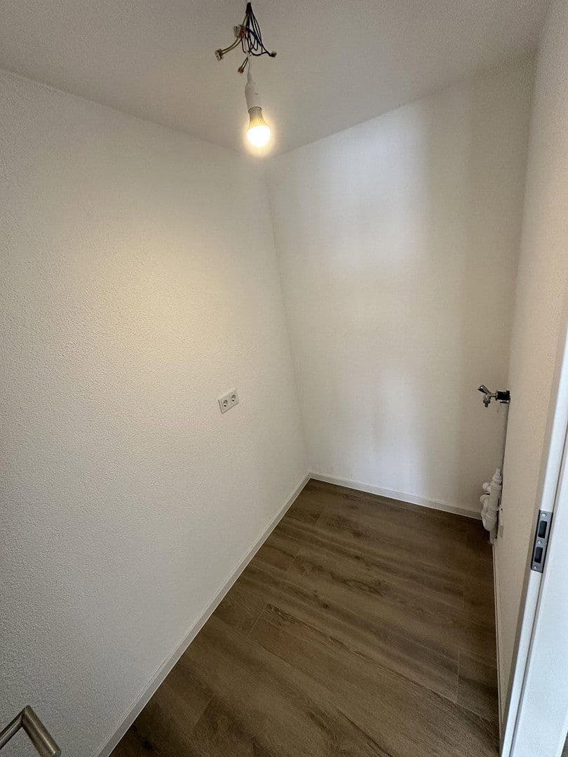 Pronájem bytu 3+1 97 m², Rhönstraße 3A, Ronneburg, Hessen Pronájem bytu 3+1 97 m², Rhönstraße 3A, Ronneburg, Hessen