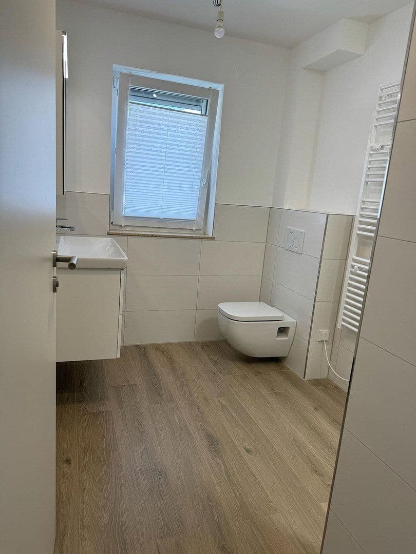 Pronájem bytu 3+1 97 m², Rhönstraße 3A, Ronneburg, Hessen Pronájem bytu 3+1 97 m², Rhönstraße 3A, Ronneburg, Hessen