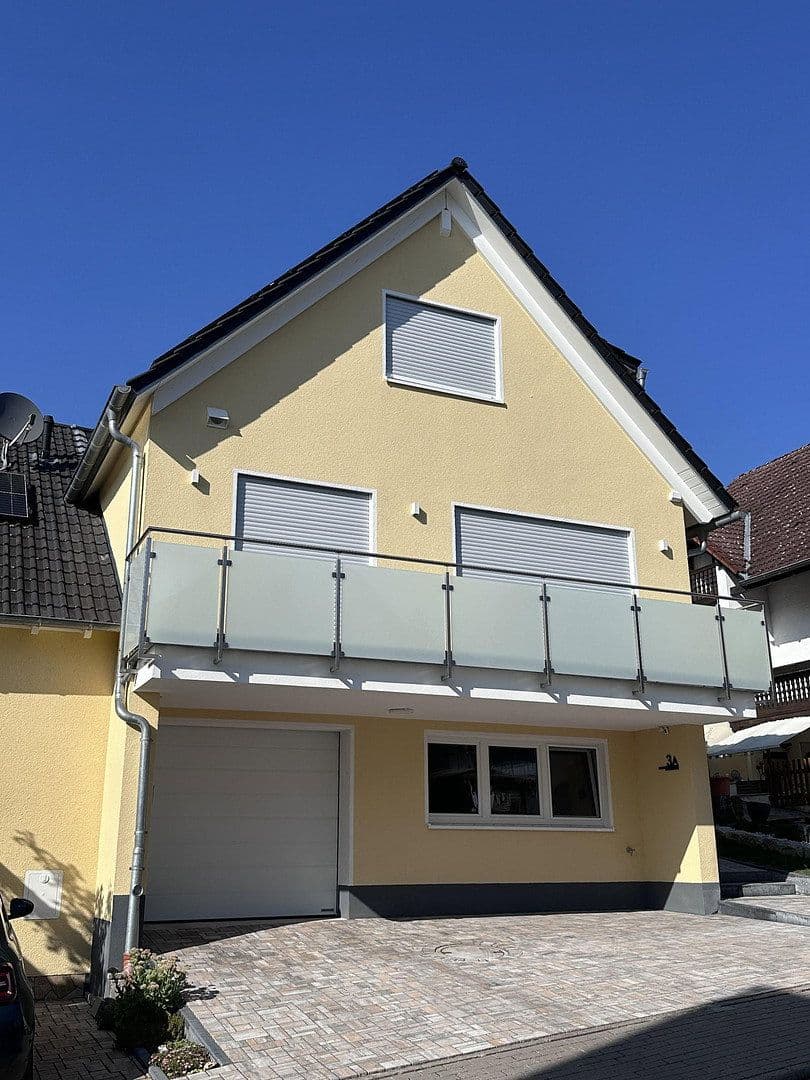 Pronájem bytu 3+1 97 m², Rhönstraße 3A, Ronneburg, Hessen Pronájem bytu 3+1 97 m², Rhönstraße 3A, Ronneburg, Hessen