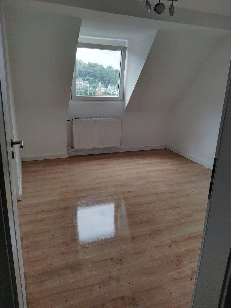 Pronájem bytu 4+1 103 m², Anilinstr. 30, Wuppertal, Severní Porýní-Vestfálsko Pronájem bytu 4+1 103 m², Anilinstr. 30, Wuppertal, Severní Porýní-Vestfálsko