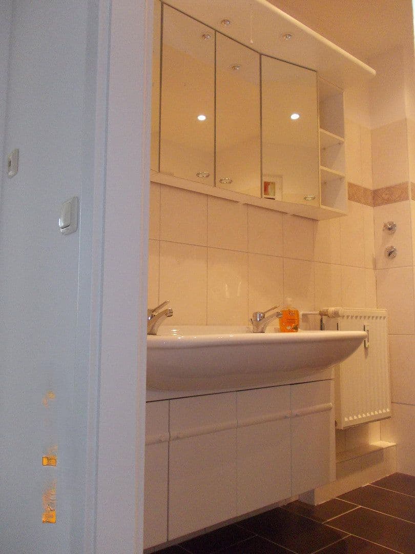 Prodej domu 286 m², pozemek 270 m², Lutherstraße 35, Reichenbach, Sasko Prodej domu 286 m², pozemek 270 m², Lutherstraße 35, Reichenbach, Sasko