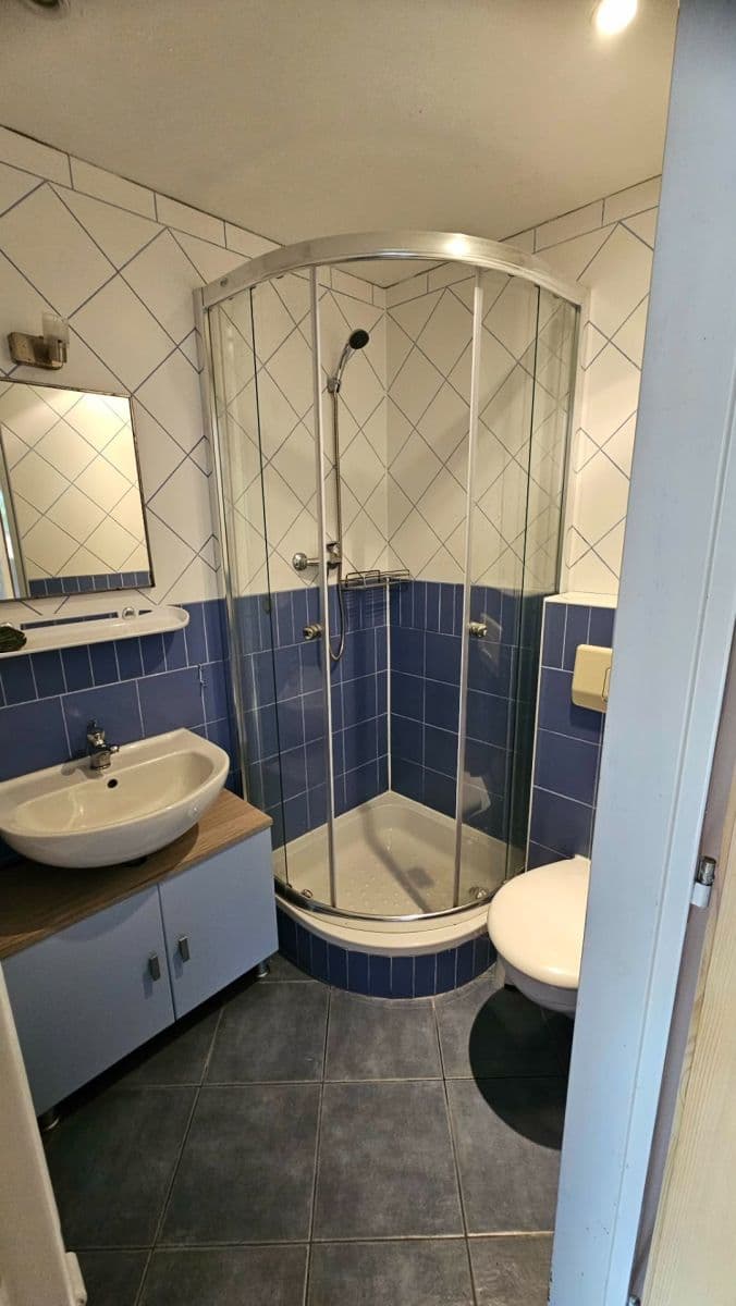Pronájem bytu 1+1 32 m², Na Výšině, Karlovy Vary, Karlovarský kraj Pronájem bytu 1+1 32 m², Na Výšině, Karlovy Vary, Karlovarský kraj