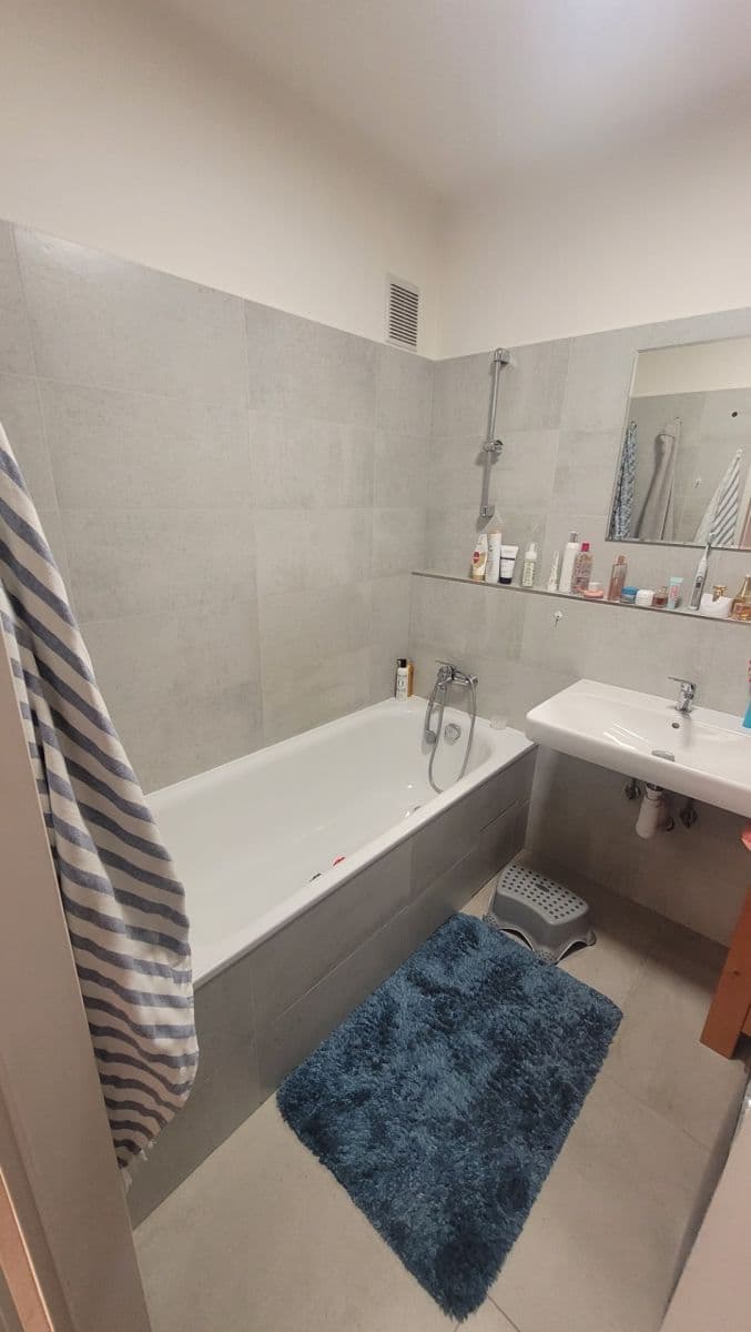 Pronájem bytu 3+1 96 m², J. K. Tyla, Horoměřice, Středočeský kraj Pronájem bytu 3+1 96 m², J. K. Tyla, Horoměřice, Středočeský kraj