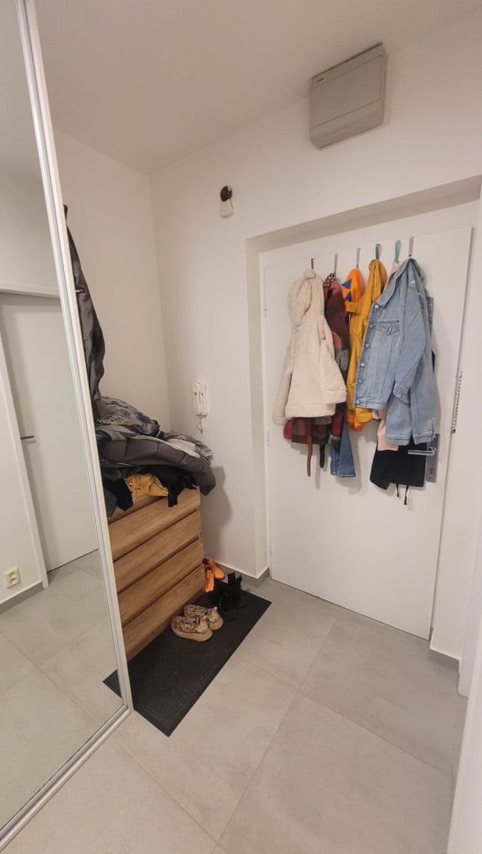 Pronájem bytu 3+1 96 m², J. K. Tyla, Horoměřice, Středočeský kraj Pronájem bytu 3+1 96 m², J. K. Tyla, Horoměřice, Středočeský kraj