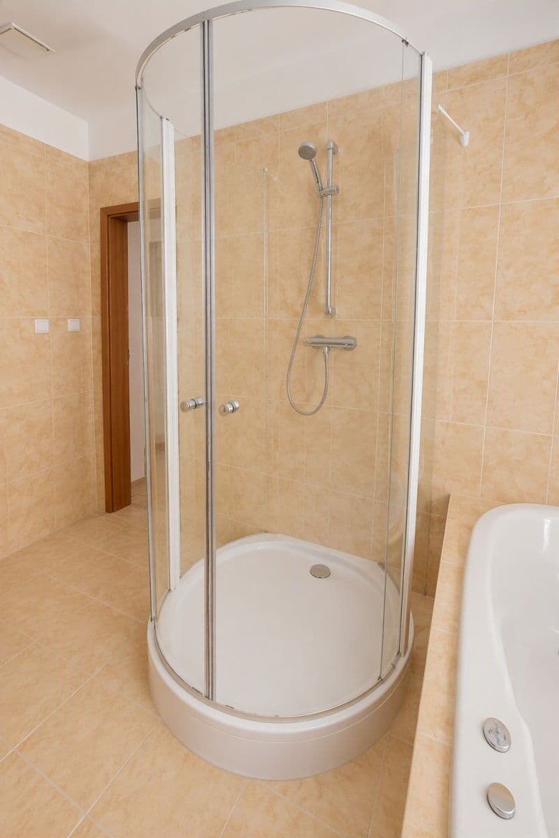 Prodej bytu 4+1 131 m², Strojnická, Praha, Praha Prodej bytu 4+1 131 m², Strojnická, Praha, Praha