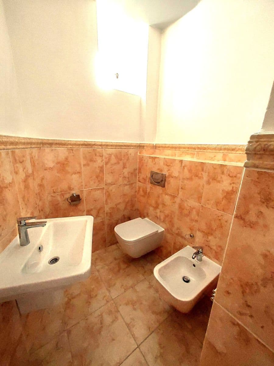 Prodej bytu 4+1 131 m², Strojnická, Praha, Praha Prodej bytu 4+1 131 m², Strojnická, Praha, Praha