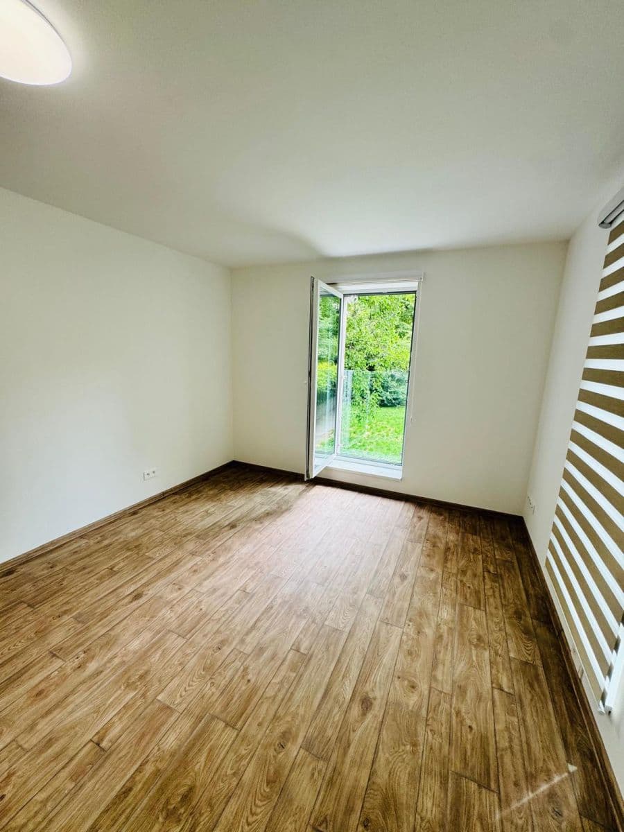 Pronájem bytu 2+kk 55 m², Lorencova, Zlín, Zlínský kraj Pronájem bytu 2+kk 55 m², Lorencova, Zlín, Zlínský kraj