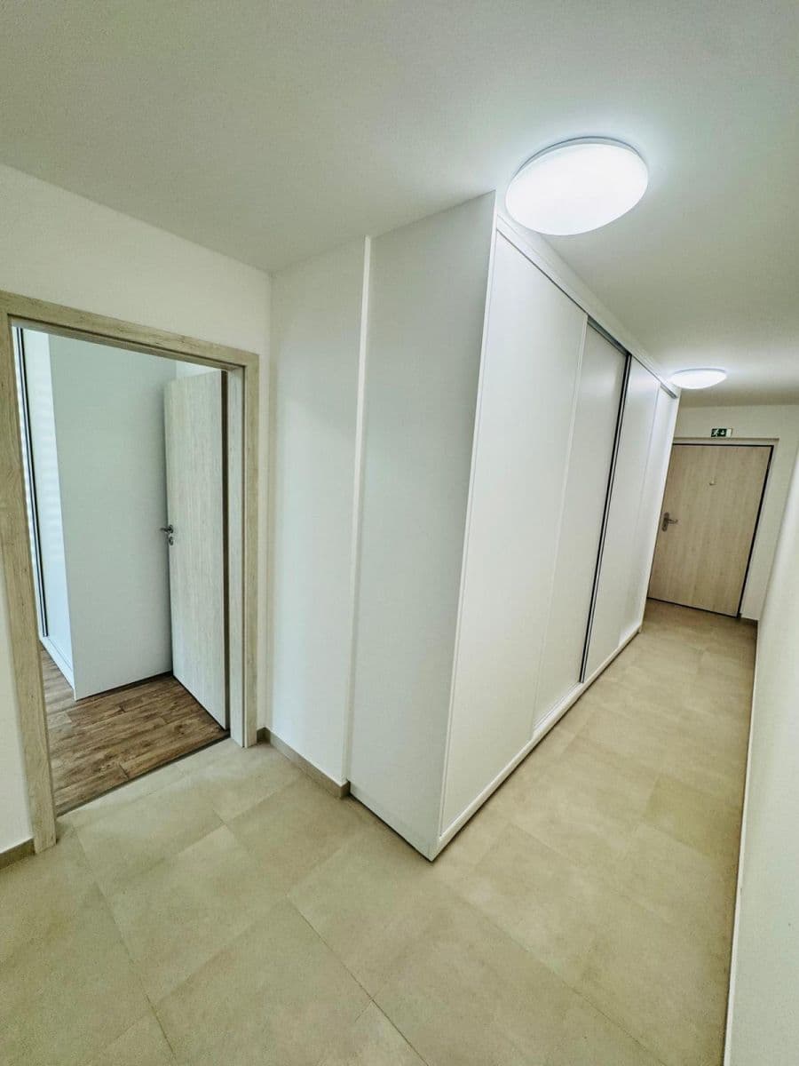 Pronájem bytu 2+kk 55 m², Lorencova, Zlín, Zlínský kraj Pronájem bytu 2+kk 55 m², Lorencova, Zlín, Zlínský kraj