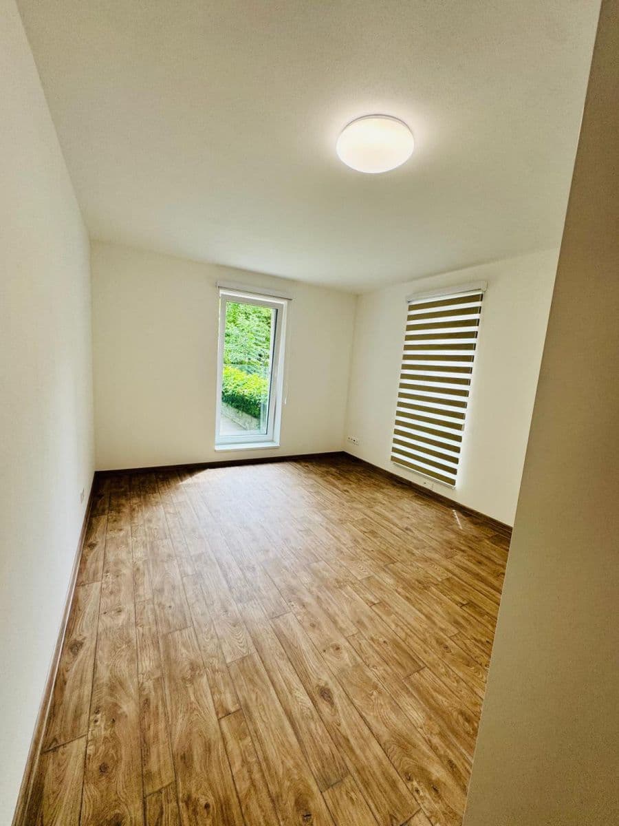 Pronájem bytu 2+kk 55 m², Lorencova, Zlín, Zlínský kraj Pronájem bytu 2+kk 55 m², Lorencova, Zlín, Zlínský kraj