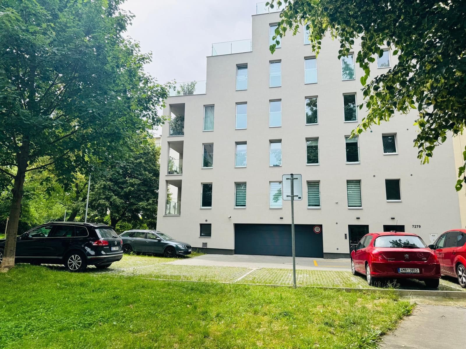 Pronájem bytu 2+kk 55 m², Lorencova, Zlín, Zlínský kraj Pronájem bytu 2+kk 55 m², Lorencova, Zlín, Zlínský kraj