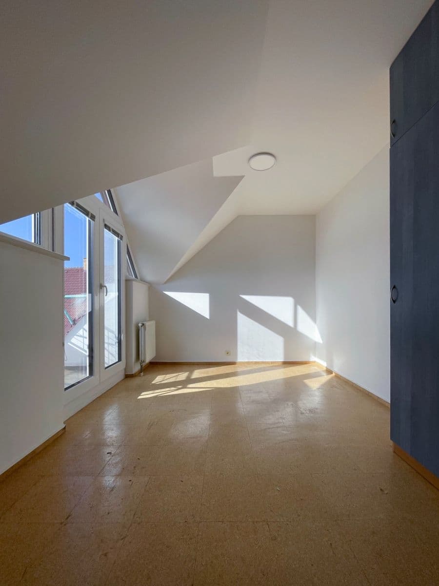 Pronájem bytu 1+kk 37 m², Högrova, Brno, Jihomoravský kraj Pronájem bytu 1+kk 37 m², Högrova, Brno, Jihomoravský kraj